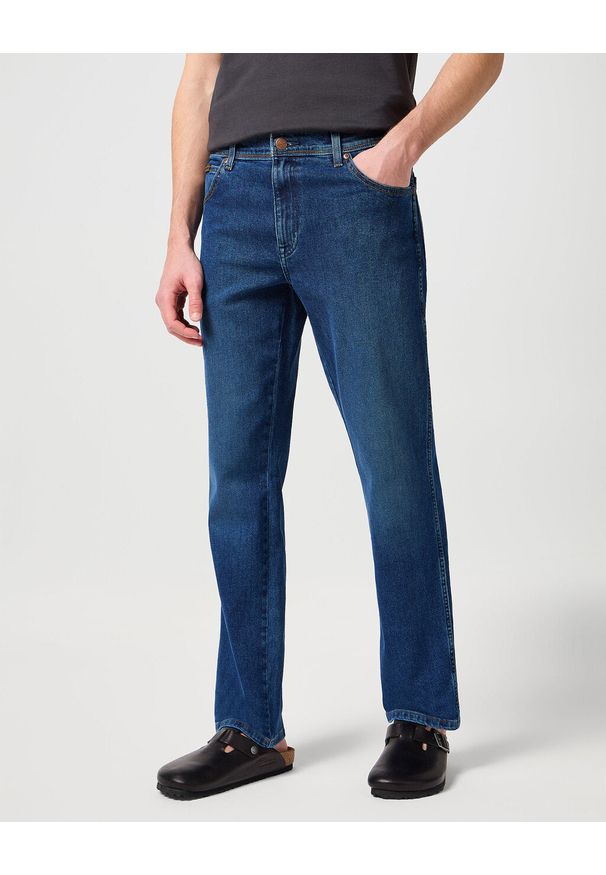 Wrangler - WRANGLER MĘSKIE SPODNIE JEANSOWE JEANSY DŻINSY TEXAS THE ROCK W1218450X 112335241, W32 L34. Okazja: na co dzień. Kolor: niebieski. Styl: rockowy