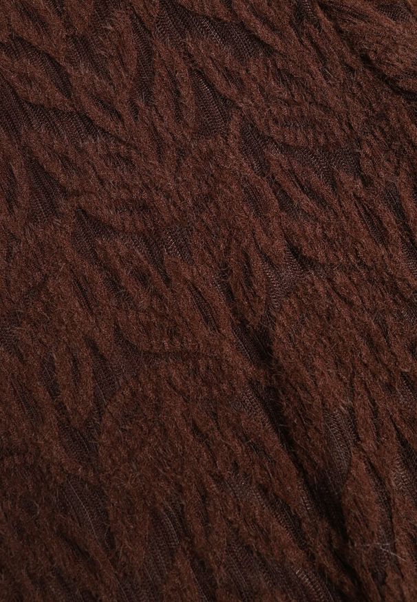 Renee - Brązowa Bluzka z Koronki ze Stójką i Falbankami przy Rękawach Nemira. Typ kołnierza: kołnierzyk stójkowy, kołnierz z falbankami. Kolor: brązowy. Materiał: koronka. Wzór: koronka