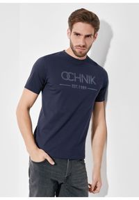 Ochnik - Granatowy T-shirt męski z logo. Kolor: niebieski. Materiał: bawełna. Długość: krótkie. Wzór: nadruk #1