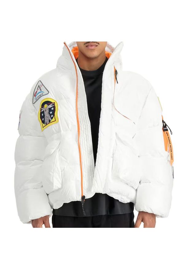 Kurtka Alpha Industries Nasa Puffer Artemis 14813609 - biała. Typ kołnierza: kaptur. Kolor: biały. Materiał: poliamid, poliester, materiał. Sezon: jesień, zima