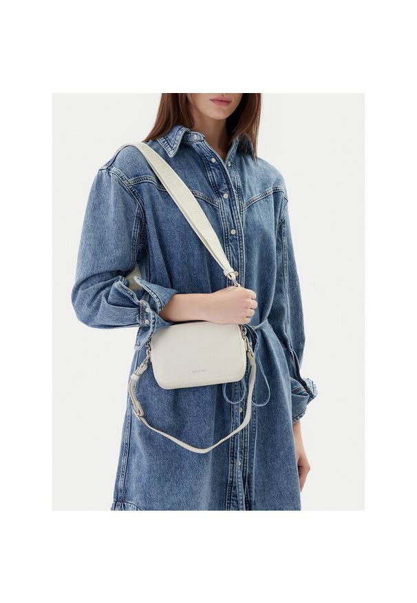 Torebka Calvin Klein. Kolor: biały