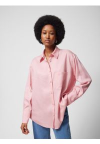 outhorn - Koszula oversize z lyocellu damska - różowa. Kolor: różowy. Materiał: włókno, satyna, materiał, lyocell, tkanina. Sezon: lato