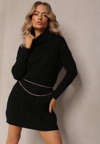 Renee - Czarna Mini Sukienka ze Sweterkowej Dzianiny z Szerokim Golfem i Ściągaczami Jilenma. Typ kołnierza: golf. Kolor: czarny. Materiał: dzianina. Sezon: jesień, zima. Długość: mini