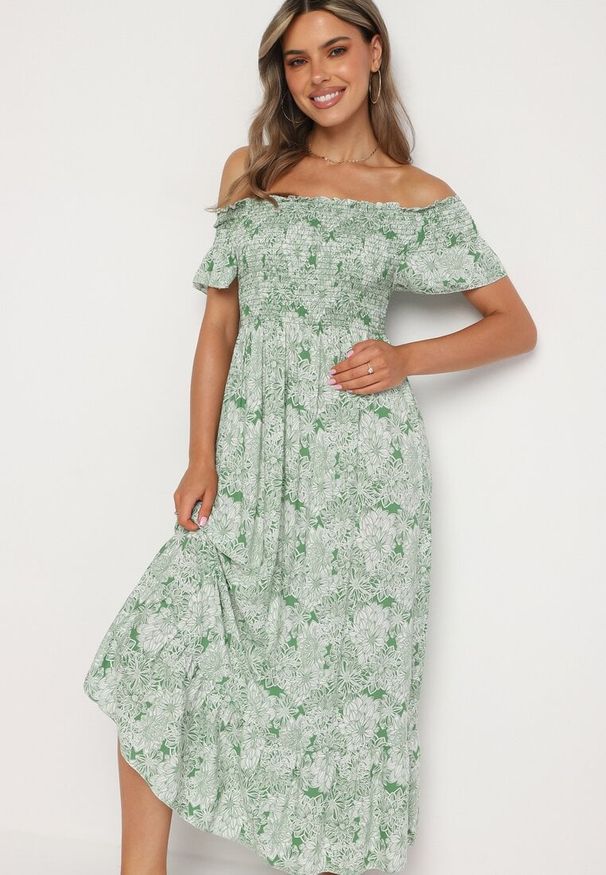 Born2be - Zielona Sukienka Hiszpanka z Bawełny Ozdobiona Falbanką Risalens. Okazja: na spacer, na co dzień. Typ kołnierza: dekolt hiszpanka. Kolor: zielony. Materiał: bawełna. Długość rękawa: krótki rękaw. Wzór: aplikacja. Typ sukienki: proste. Styl: casual