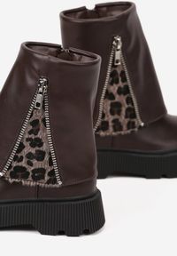 Born2be - Brązowe Botki w Stylu Workerów Ozdobione Suwakiem i Wywiniętą Cholewką Akrena. Okazja: na co dzień. Zapięcie: zamek. Kolor: brązowy. Materiał: jeans. Szerokość cholewki: normalna. Wzór: aplikacja. Styl: casual #3