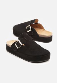 Born2be - Czarne Klapki na Grubej Podeszwie w Stylu Chodaków z Klamrą Lilarose. Okazja: na co dzień. Kolor: czarny. Styl: casual #6