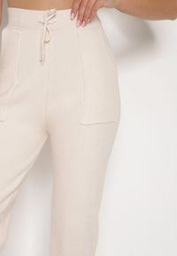 Born2be - Beżowe Sweterkowe Spodnie z Wełną z Ozdobnymi Kieszeniami Monilana. Okazja: na co dzień. Kolor: beżowy. Materiał: wełna. Styl: casual #2