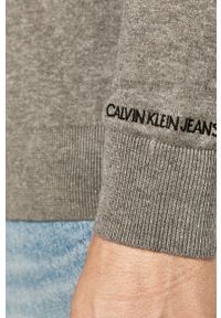 Calvin Klein Jeans - Sweter. Okazja: na co dzień. Kolor: szary. Materiał: dzianina. Długość rękawa: długi rękaw. Długość: długie. Styl: casual #2