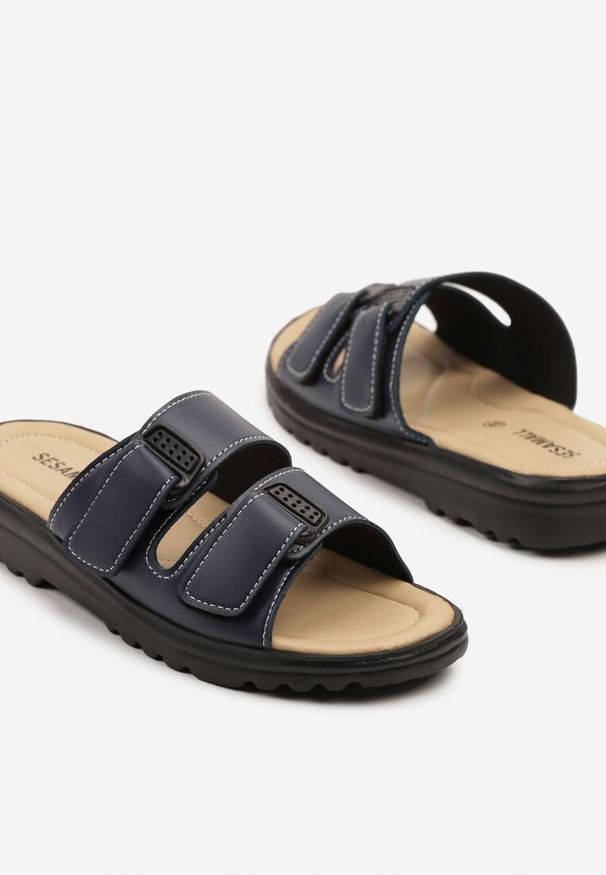 Born2be - Granatowe Klapki z Paskami Zapinanymi na Rzep Tananissea. Okazja: na co dzień, na spotkanie biznesowe, do pracy. Kolor: niebieski. Styl: wizytowy, casual, elegancki, biznesowy, klasyczny