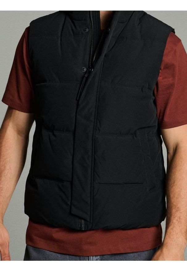 Sinsay - Kamizelka puffer - czarny. Kolor: czarny