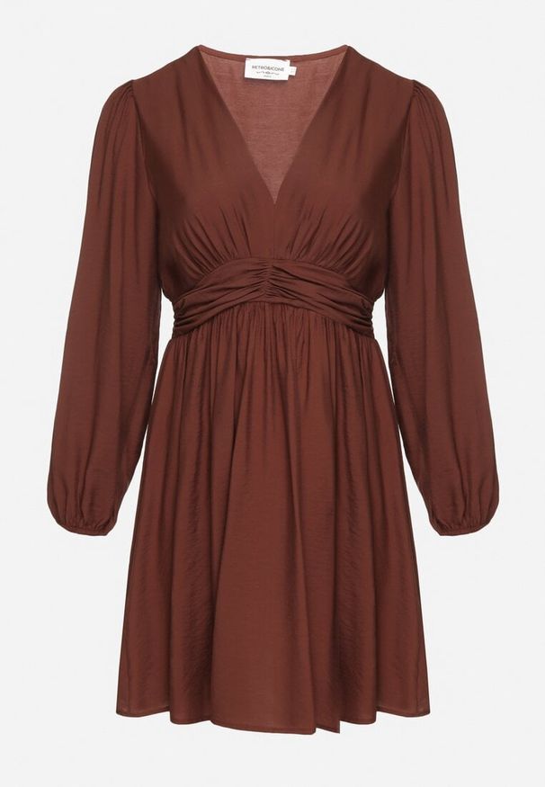 Born2be - Brązowa Rozkloszowana Sukienka z Marszczeniem w Talii i Dekoltem w Serek Salindea. Okazja: na co dzień. Typ kołnierza: dekolt w serek. Kolekcja: plus size. Kolor: brązowy. Długość rękawa: długi rękaw. Typ sukienki: dla puszystych. Styl: casual, elegancki