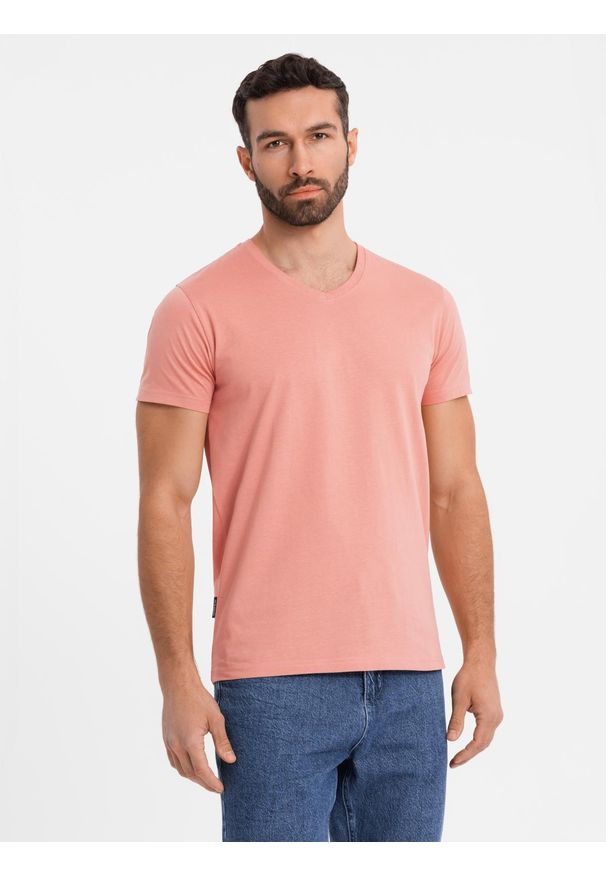 Ombre Clothing - Klasyczna męska bawełniana koszulka z dekoltem w serek BASIC – różowa V7. Typ kołnierza: dekolt w serek. Kolor: różowy. Materiał: bawełna. Styl: klasyczny