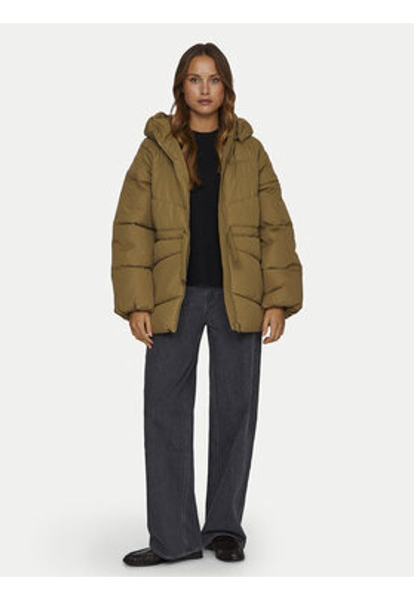 Vila Kurtka zimowa Bumble 14098374 Brązowy Loose Fit. Kolor: brązowy. Materiał: syntetyk. Sezon: zima