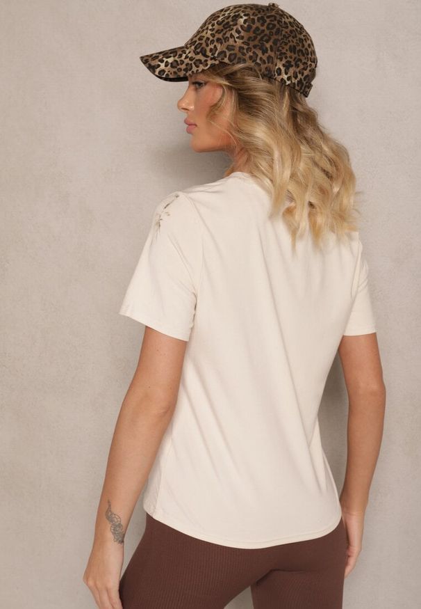 Renee - Beżowy Casualowy T-shirt z Wiskozy Arisanda. Okazja: na co dzień. Kolor: beżowy. Materiał: wiskoza. Styl: casual