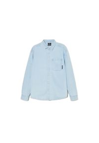 Cropp - Niebieska koszula z denimu - Niebieski. Kolor: niebieski. Materiał: denim. Długość rękawa: długi rękaw. Długość: długie. Wzór: nadruk #1
