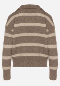 Born2be - Beżowy Sweter w Paski z Wełną i Dekoltem z Kołnierzykiem Tevana. Okazja: na co dzień. Typ kołnierza: dekolt w serek. Kolor: beżowy. Materiał: wełna. Wzór: paski. Styl: elegancki, casual, klasyczny #3