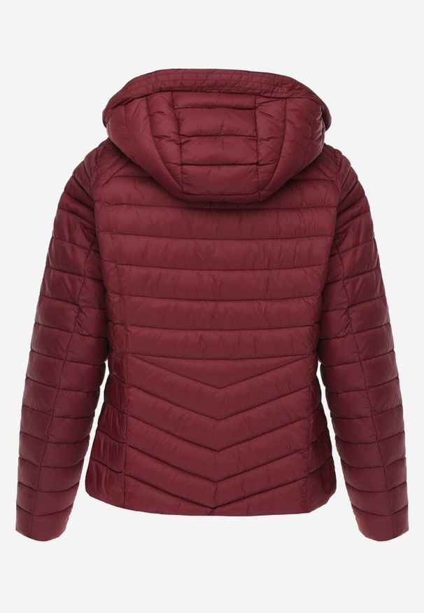 Renee - Bordowa Przejściowa Kurtka Pikowana z Kapturem z Możliwością Odpięcia Pretiga. Okazja: na spacer. Typ kołnierza: kaptur. Kolor: czerwony. Materiał: nylon, jeans
