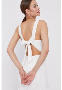 BARDOT - Bardot Sukienka kolor biały maxi rozkloszowana. Kolor: biały. Materiał: tkanina. Typ sukienki: rozkloszowane. Długość: maxi #1