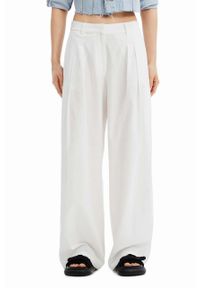 Desigual spodnie z domieszką lnu kolor biały szerokie medium waist. Kolor: biały. Materiał: len #1
