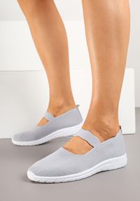 Born2be - Szare Wsuwane Tenisówki z Ozdobnym Paskiem i Perforacją Zelsedi. Okazja: na co dzień. Zapięcie: bez zapięcia. Kolor: szary. Materiał: jeans. Sezon: lato. Styl: klasyczny, elegancki, casual