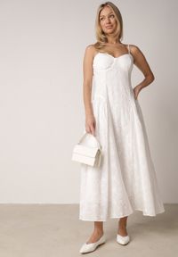 Born2be - Biała Ażurowa Sukienka z Bawełny o Rozkloszowanym Kroju na Ramiączkach Cheriny. Okazja: na co dzień, na imprezę. Kolor: biały. Materiał: bawełna. Długość rękawa: na ramiączkach. Wzór: ażurowy. Sezon: lato. Typ sukienki: proste. Styl: casual, elegancki #7