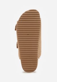 Renee - Beżowe Klapki VICES z Klamrami w Drewnianym Stylu i z Przeszyciami Nerineira. Kolor: brązowy. Sezon: wiosna, lato. Styl: boho, elegancki #5