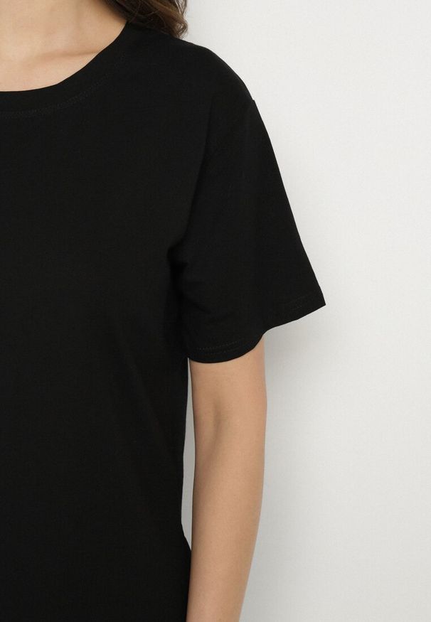 Born2be - Czarny Gładki T-shirt z Bawełny o Klasycznym Kroju Natime. Kolor: czarny. Materiał: bawełna. Wzór: gładki. Styl: klasyczny