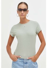 Tommy Jeans t-shirt damski kolor zielony. Okazja: na co dzień. Kolor: zielony. Materiał: bawełna, dzianina, prążkowany. Wzór: aplikacja. Styl: casual