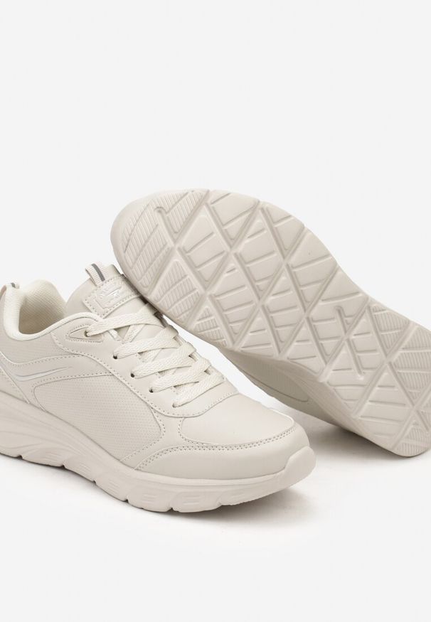 Born2be - Beżowe Klasyczne Płaskie Buty Sportowe Sneakersy z Tłoczoną Podeszwą Velandria. Okazja: na co dzień. Zapięcie: sznurówki. Kolor: beżowy. Materiał: jeans, bawełna. Szerokość cholewki: normalna. Obcas: na obcasie. Wysokość obcasa: niski