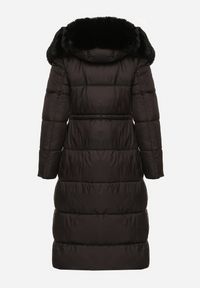 Born2be - Czarna Długa Kurtka Puchowa z Pikowanymi Przeszyciami i Kapturem z Futrem Zevea. Okazja: na co dzień, na spacer. Kolor: czarny. Materiał: puch, futro. Długość: długie. Styl: casual, elegancki #2