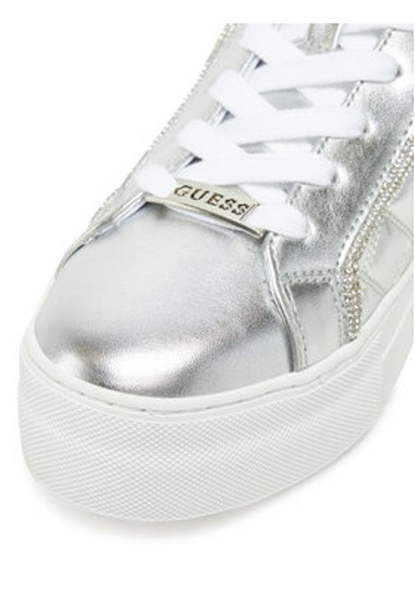 Guess Sneakersy FLPGRA ELE12 Srebrny. Kolor: srebrny. Materiał: skóra
