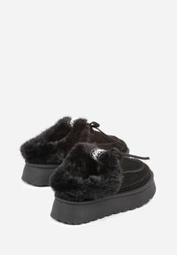 Born2be - Czarne Wsuwane Śniegowce w Rustykalnym Stylu z Kokardą i Futrem Tusora. Okazja: na co dzień. Zapięcie: bez zapięcia. Kolor: czarny. Materiał: futro. Styl: casual, klasyczny #2