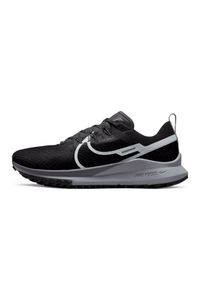 Buty Nike React Pegasus Trail 4 M DJ6158-001 czarne. Okazja: na co dzień. Zapięcie: pasek. Kolor: czarny. Materiał: guma, syntetyk. Szerokość cholewki: normalna. Sport: bieganie #3