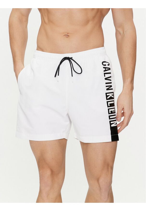 Calvin Klein Swimwear Szorty kąpielowe KM0KM00991 Biały Regular Fit. Kolor: biały. Materiał: syntetyk