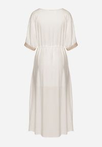 Born2be - Biała Wiskozowa Sukienka z Ażurową Lamówką Aravellea. Okazja: na co dzień. Typ kołnierza: dekolt w serek. Kolor: biały. Materiał: wiskoza. Wzór: ażurowy. Styl: casual, elegancki #4