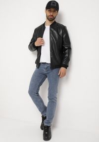 Born2be - Czarna Kurtka Bomberka z Imitacji Skóry i Zasuwanymi Kieszeniami Rihella. Kolor: czarny. Materiał: skóra. Styl: klasyczny, elegancki