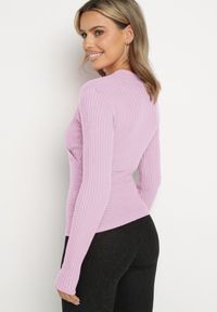 Born2be - Fioletowy Dopasowany Sweter w Prążki z Kopertowym Dekoltem Masasani. Kolor: fioletowy. Materiał: bawełna. Wzór: prążki #6