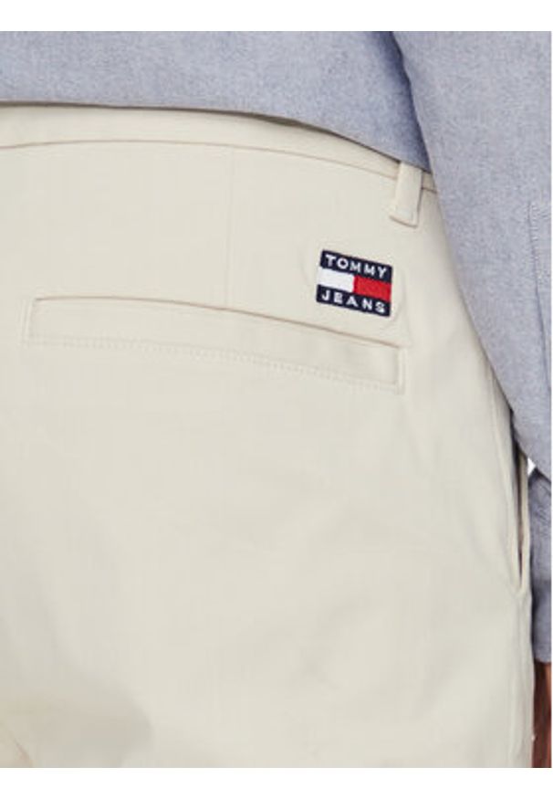 Tommy Jeans Chinosy Austin DM0DM19486 Beżowy Slim Fit. Kolor: beżowy. Materiał: bawełna