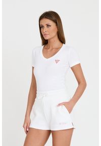 Guess - GUESS Biały t-shirt Mini Triangle Tee. Kolor: biały #3