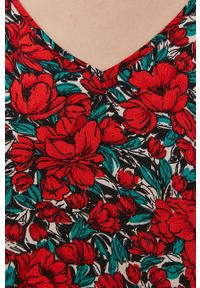 Jacqueline de Yong - Sukienka. Kolor: czerwony. Materiał: tkanina. Długość rękawa: krótki rękaw. Typ sukienki: rozkloszowane. Długość: mini #3