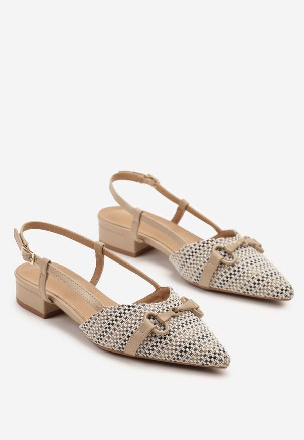 Renee - Ciemnobeżowe Sandały Vices Slingback Ozdobione Klamrą i Plecionką Nilasiela. Okazja: na co dzień. Zapięcie: klamry. Kolor: beżowy. Wzór: aplikacja. Obcas: na słupku. Styl: elegancki, casual
