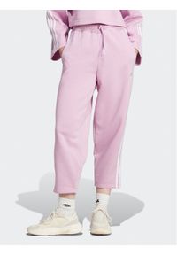 Adidas - adidas Spodnie dresowe Essentials 3-Stripes Open Hem Fleece IJ7455 Różowy Loose Fit. Kolor: różowy. Materiał: bawełna