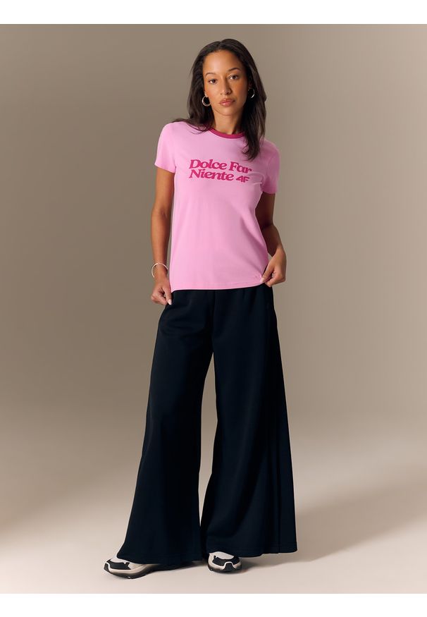 4f - 4F T-shirt regular z nadrukiem damski - różowy XS. Okazja: na co dzień. Kolor: różowy. Materiał: materiał, skóra. Wzór: nadruk. Styl: casual