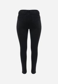 Born2be - Czarne Jeansy Skinny o Modelu Push Up z Regularną Talią Vistanza. Kolekcja: plus size. Kolor: czarny #5