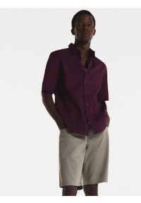 Reserved - Gładka koszula regular fit - fioletowy. Kolor: fioletowy. Materiał: bawełna, tkanina. Wzór: gładki