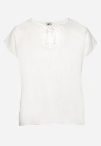 Born2be - Biała Bluzka z Wiskozą Wiązana przy Dekolcie Dovarelle. Okazja: na co dzień. Kolekcja: plus size. Kolor: biały. Materiał: wiskoza. Długość rękawa: krótki rękaw. Długość: krótkie. Styl: casual, elegancki