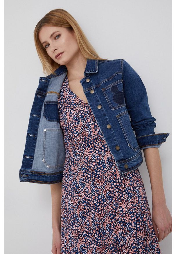 Desigual kurtka jeansowa x Disney damska przejściowa. Okazja: na co dzień. Kolor: niebieski. Materiał: jeans. Wzór: motyw z bajki. Styl: casual