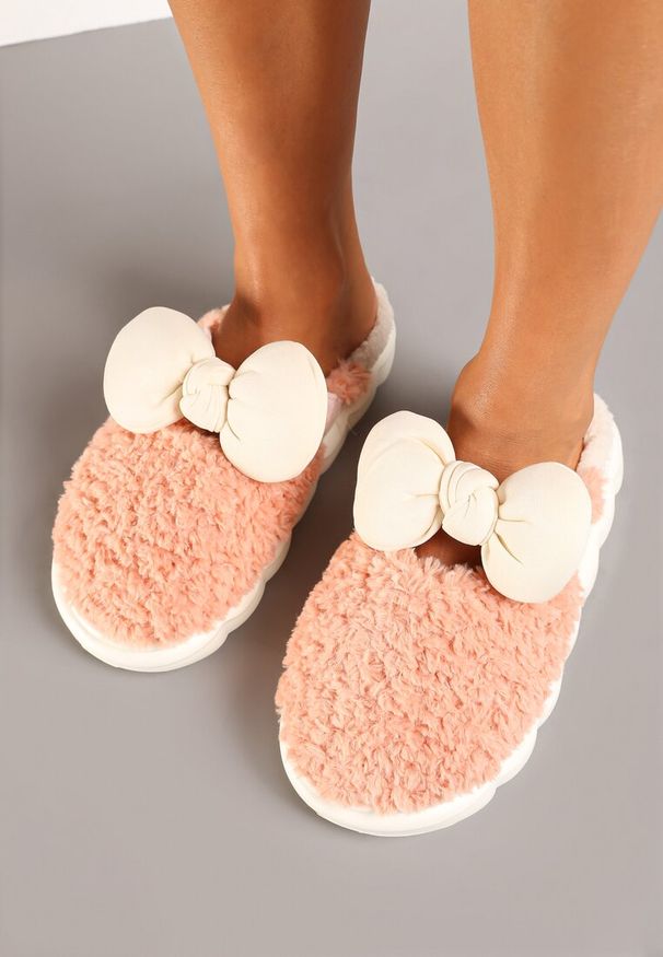 Renee - Pomarańczowe Płaskie Kapcie Ozdobione Kokardką Linnacira. Okazja: do domu, na co dzień. Zapięcie: bez zapięcia. Kolor: pomarańczowy. Materiał: jeans. Wzór: aplikacja. Sezon: jesień, zima. Obcas: na płaskiej podeszwie. Styl: elegancki, casual