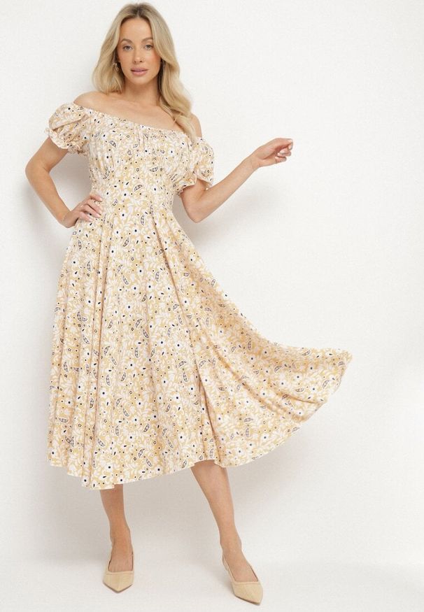 Born2be - Żółta Sukienka Rozkloszowana w Kwiaty z Bawełną i Bufkami Sanirla. Kolor: żółty. Materiał: bawełna. Wzór: kwiaty. Typ sukienki: rozkloszowane