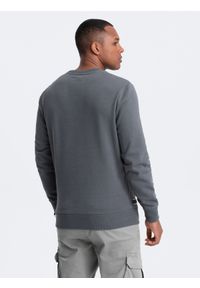 Ombre Clothing - Nierozpinana męska dresowa bluza BASIC – grafitowa V11 - Rozmiar: L. Okazja: na co dzień. Kolor: szary. Materiał: dresówka. Wzór: gładki. Styl: klasyczny, casual #7